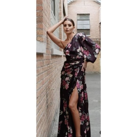 Mac Duggal Dresses & Skirts - MAC DUGGAL Floral One-Shoulder Gown in Plum Floral Size X-Small NWT